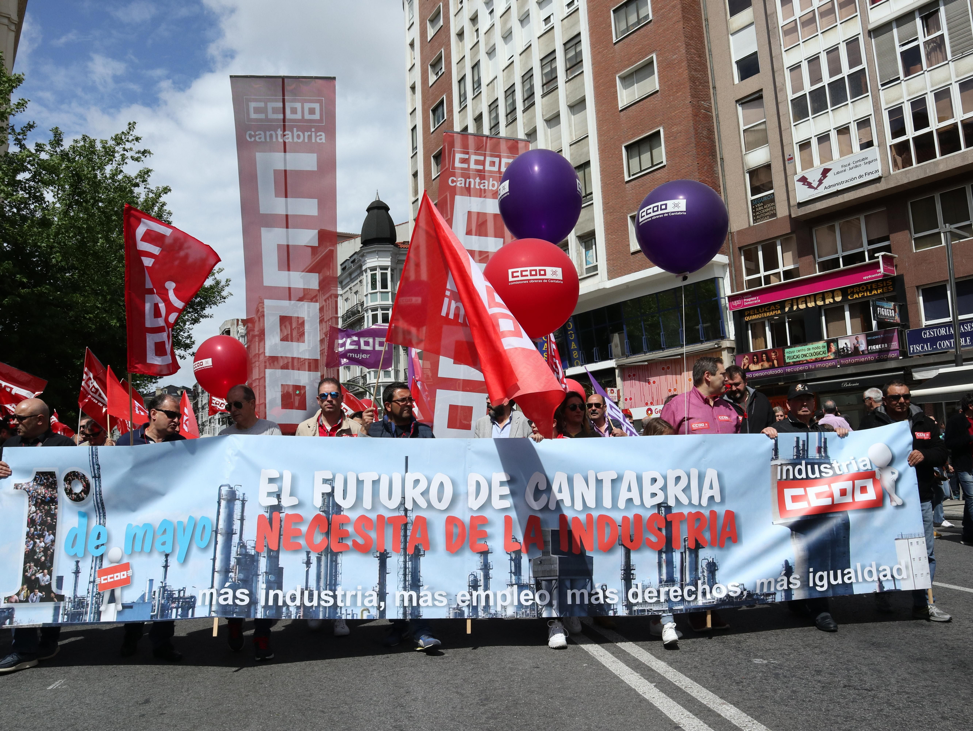 Manifestación en Santander del Primero de Mayo. | ANDRÉS HERMOSA