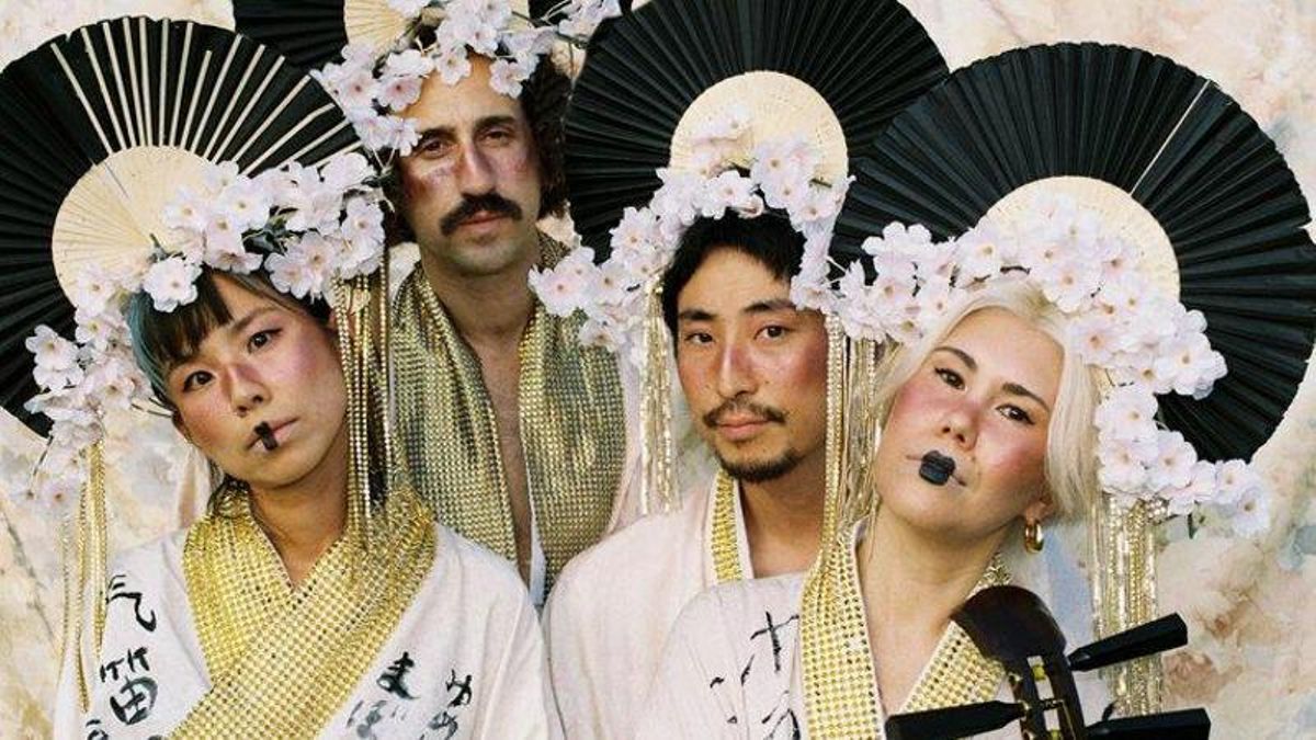 Imagen del original grupo Mitsune.