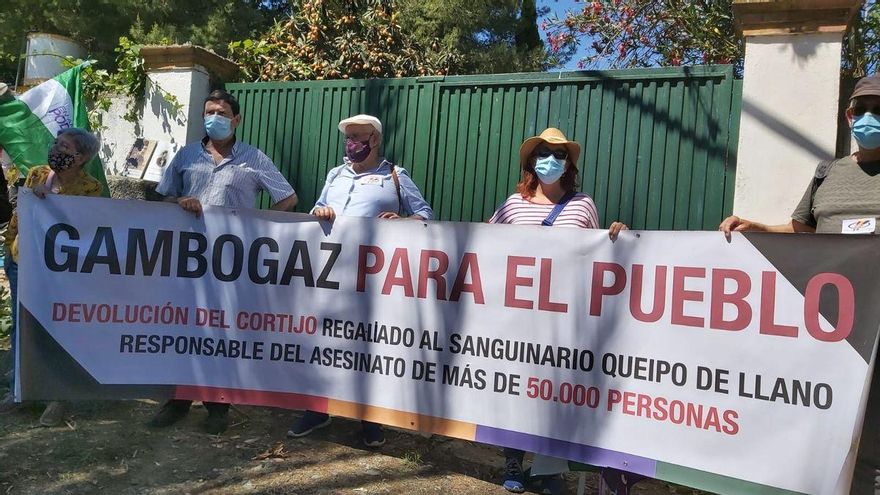 Reivindicación exigiendo la "devolución" al pueblo del cortijo.