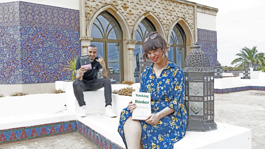 ToteKing en la Fundación Tres Culturas con Elisa Victoria.