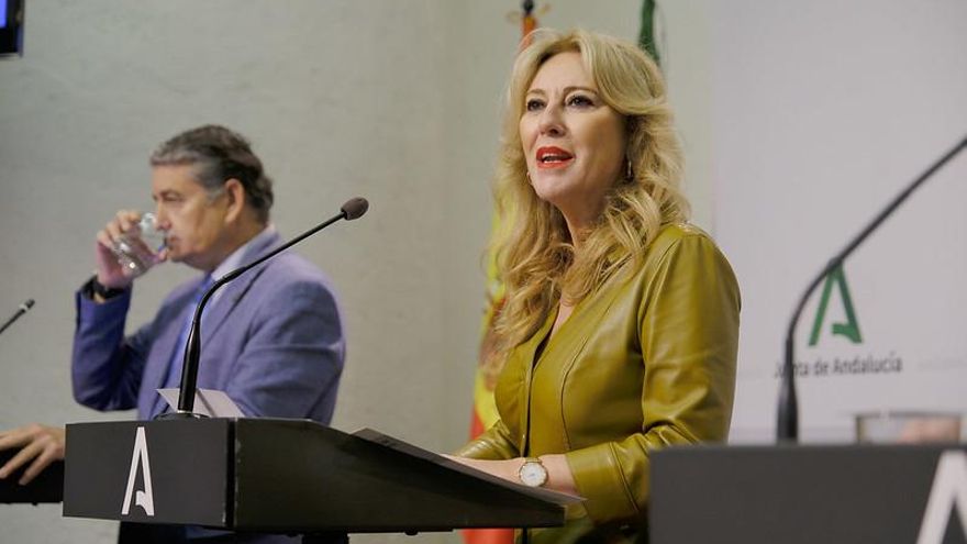 El Gobierno andaluz defiende a la gerente sanitaria imputada por los contratos a dedo pero se desmarca de sus antecesores