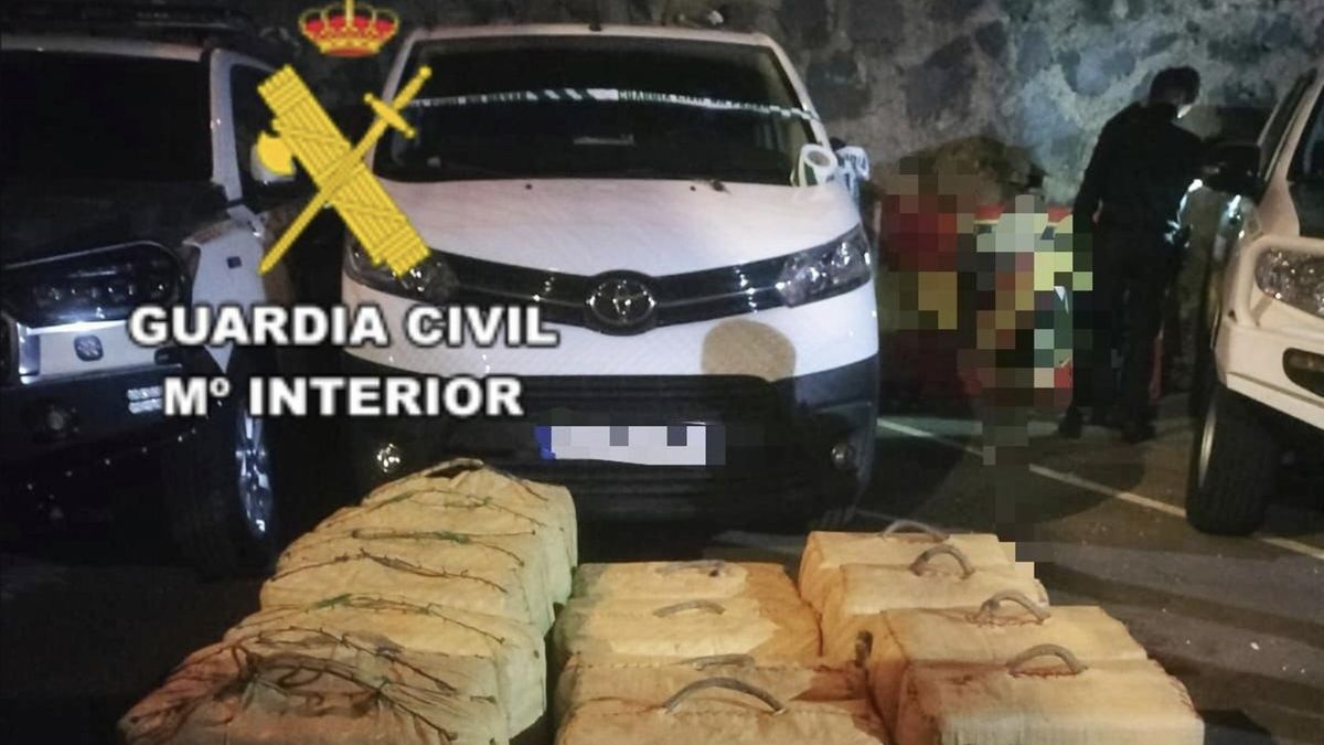 La Guardia Civil detiene en Tenerife a un hombre con 900 kilos de hachís en su furgoneta