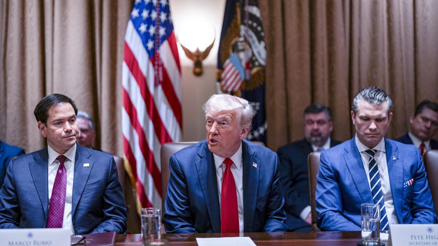 La campaña de contención de daños por la filtración del chat de Signal no frena las turbulencias en el equipo de Trump