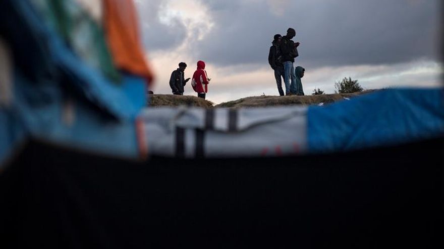 Llega al Reino Unido el primer grupo de refugiados vulnerables solos de Calais
