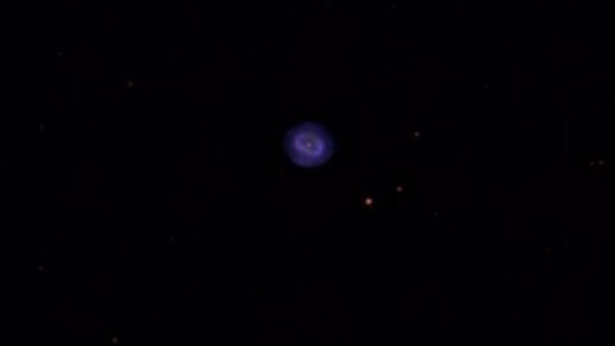 Una imagen de la nebulosa planetaria "Blue Snowball" tomada con el Observatorio de la Universidad Estatal de Florida. La supernova LSQ14fmg explotó en un sistema similar a este