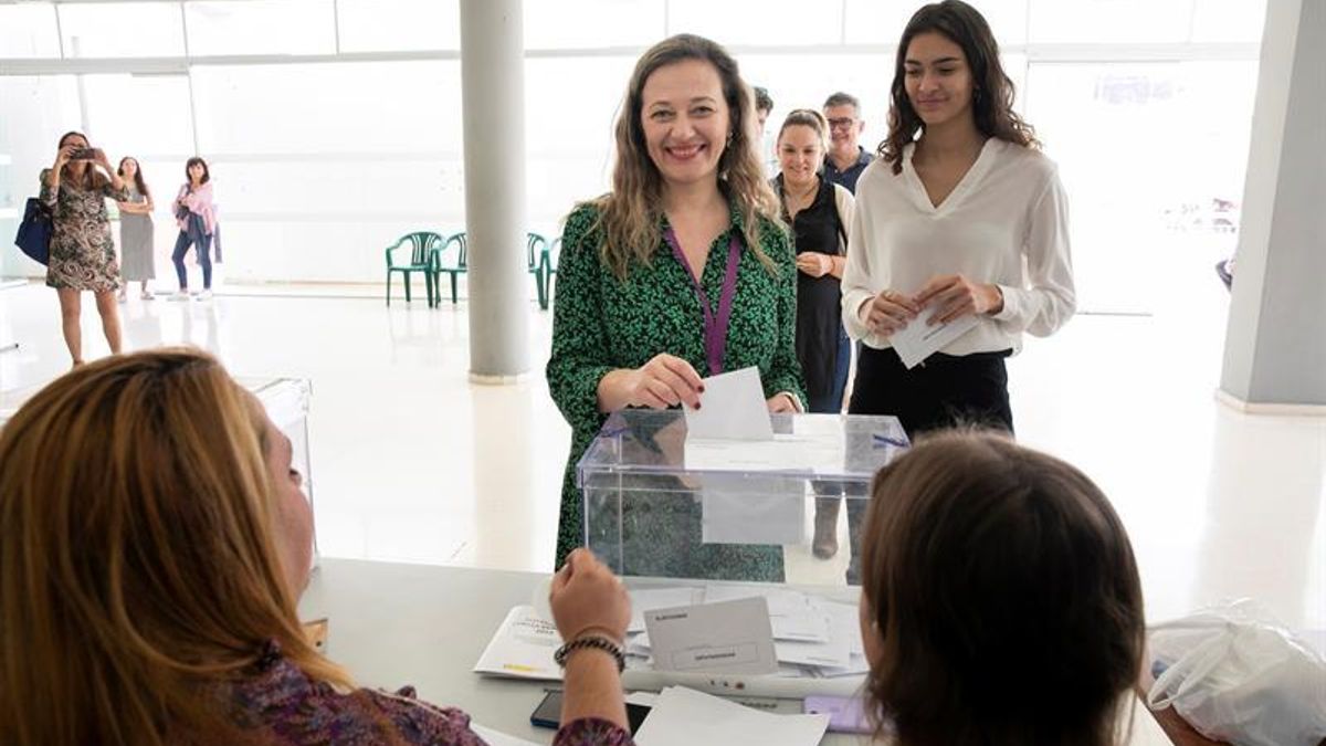 FOTOGALERÍA | Los candidatos canarios al Congreso de los Diputados votando este 10N