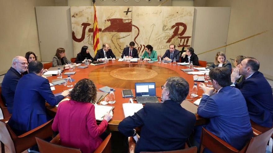 El presidente de la Generalitat, Salvador Illa, encabeza la reunión del Consell Executiu de este martes