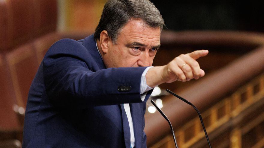 Feijóo se lanza a por el electorado de PNV y Junts con guiños a las élites económicas vasca y catalana