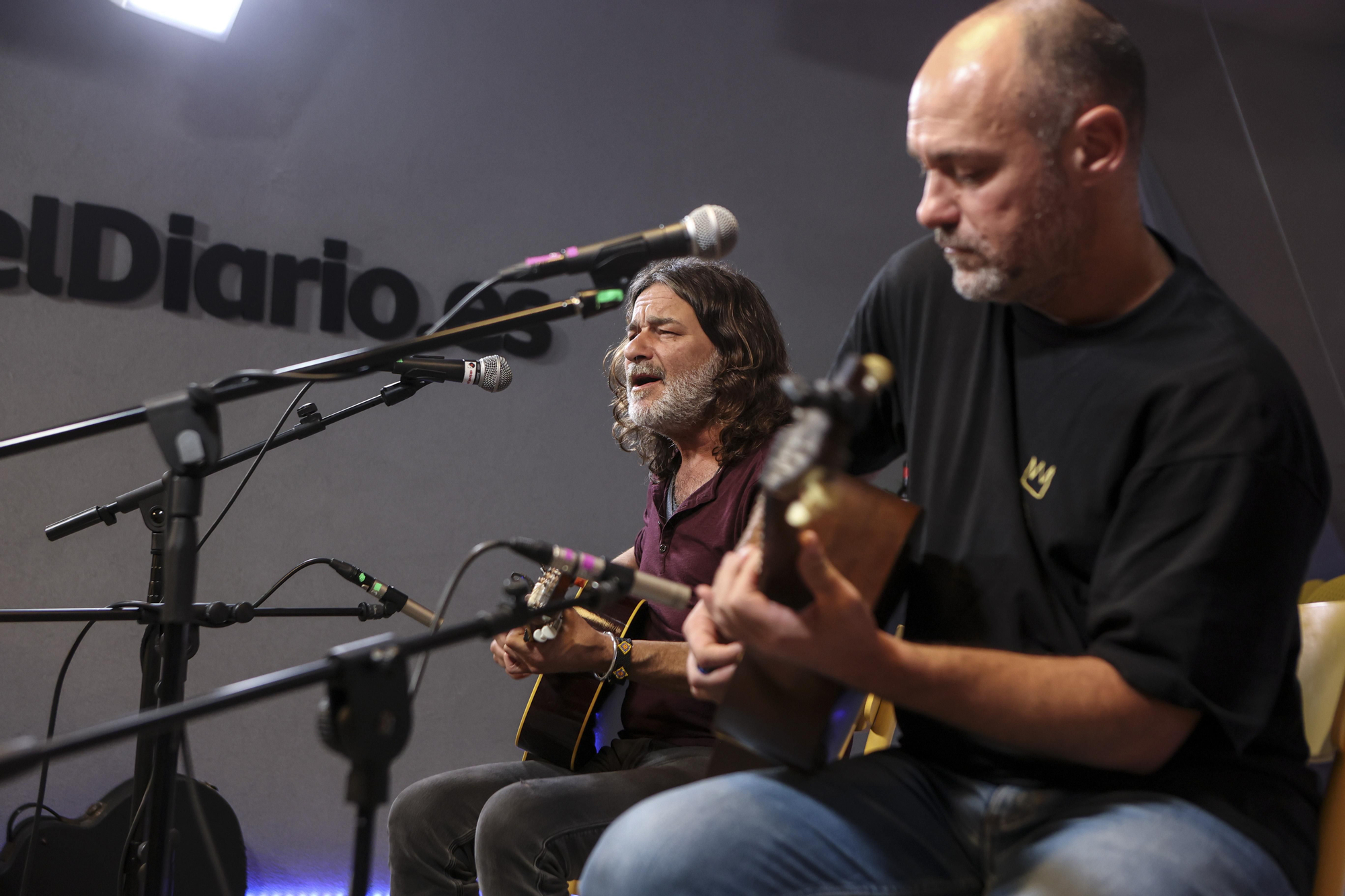 Quique González en la redacción de elDiario.es