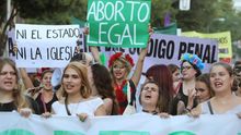 Centenares de personas en Madrid, contra los "déficits" del aborto.