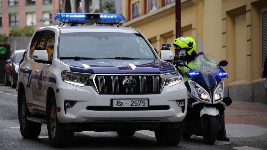Una patrulla de la Ertzaintza y otra de la Policía local