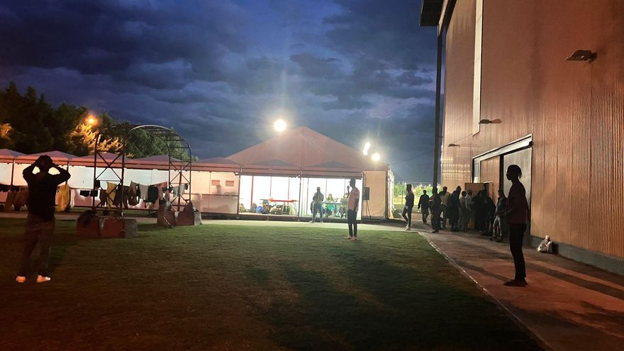 La otra cara de la Fiesta de la Vendimia: cuando la búsqueda de trabajo te lleva a vivir en un polideportivo