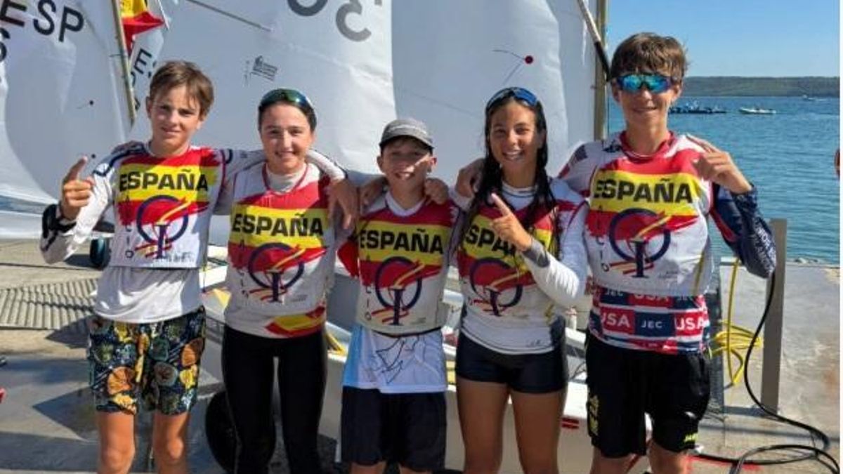 Equipo español ganador del Mundial con Marta Mansito, segunda por la derecha.