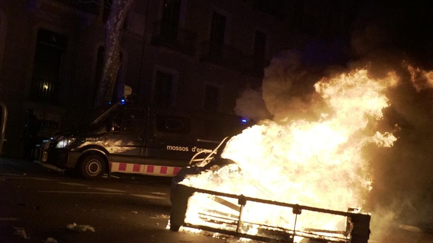Segunda noche de altercados en Barcelona por el encarcelamiento de Pablo Hasel