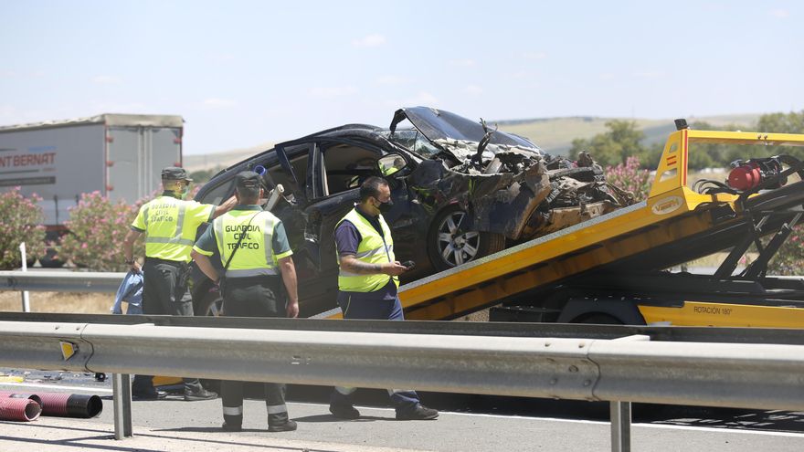 Mueren cuatro mujeres en una colisión entre un camión y un turismo en la autovía A-4