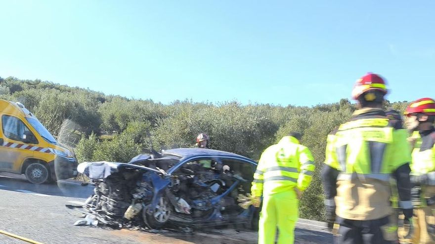 Muere una niña de diez años en una colisión frontal entre dos coches en Zuheros