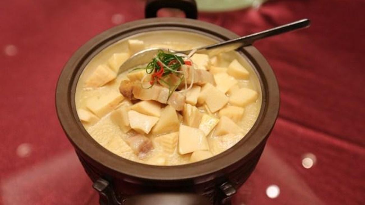 Sopa con brotes de bambú