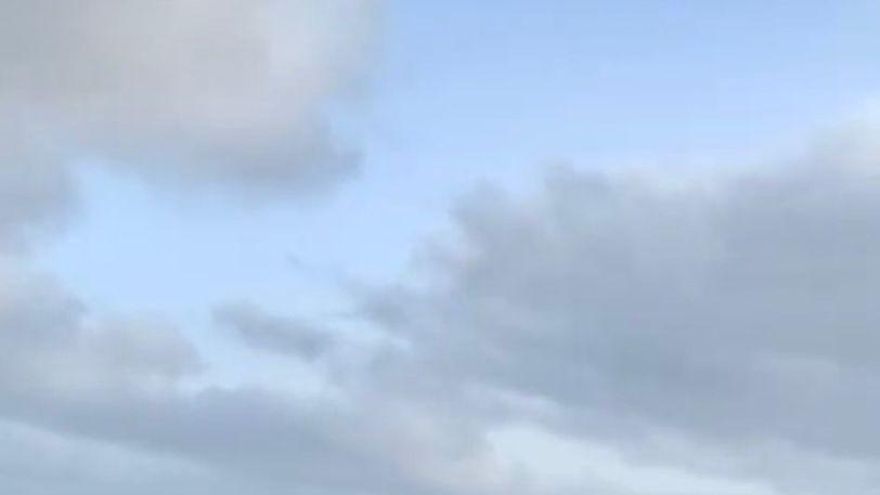 Cinco buzos inspeccionan la tubería submarina que conduce el agua desde Lanzarote a La Graciosa