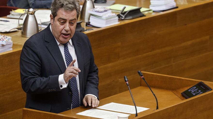 Vox presiona al PP durante las conversaciones de investidura con una propuesta en Les Corts para tumbar las ZBE