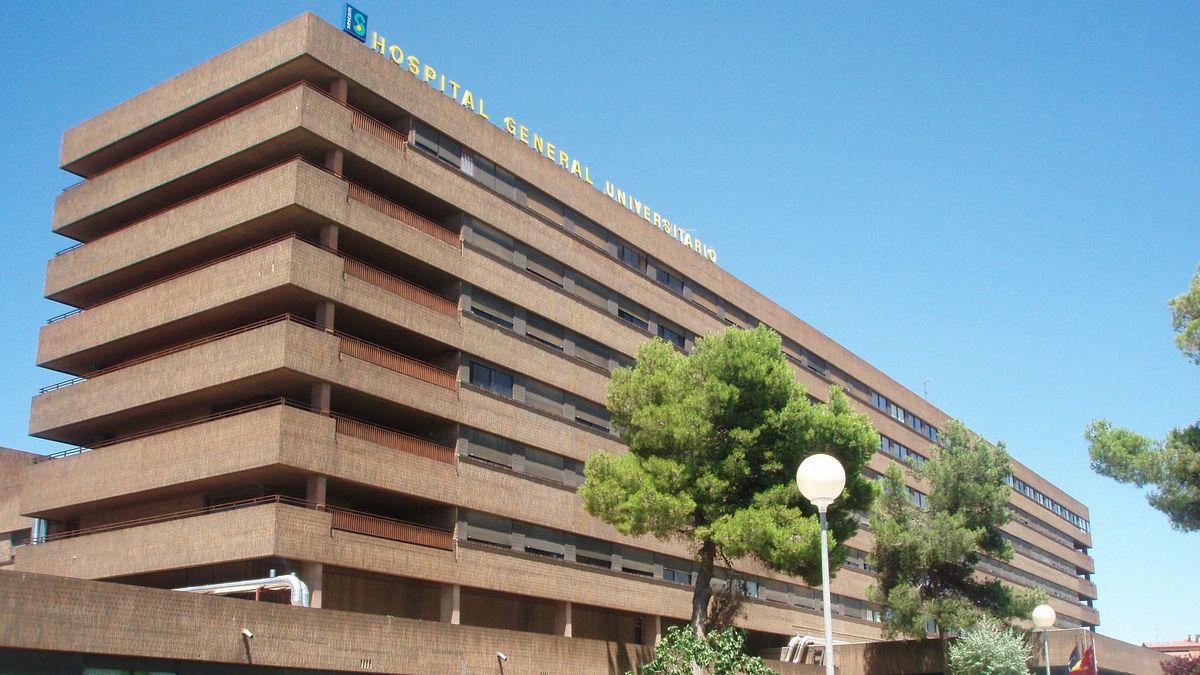 Se derrumba un falso techo de la sala de estar de enfermería en el hospital de Albacete