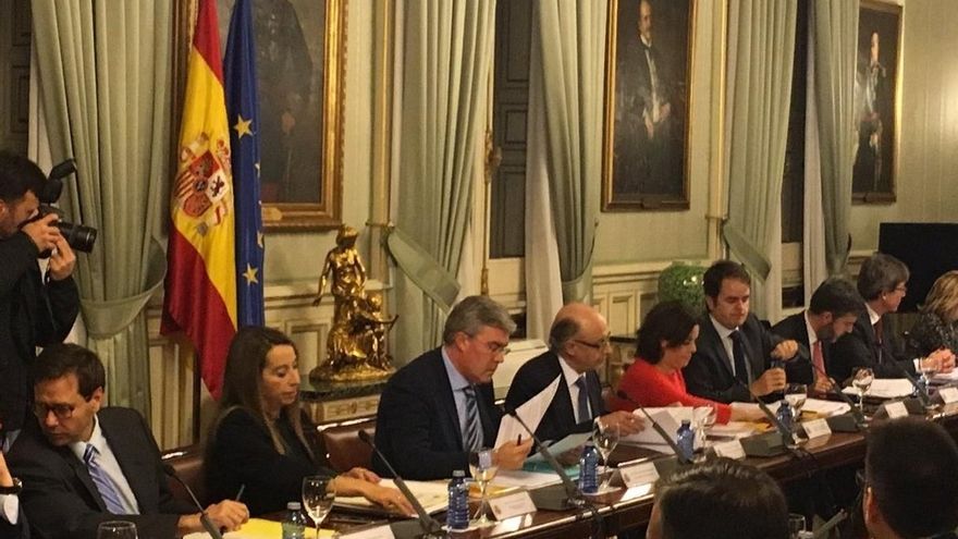 Hacienda y ayuntamientos estudiarán el año que viene la revisión de la regla de gasto