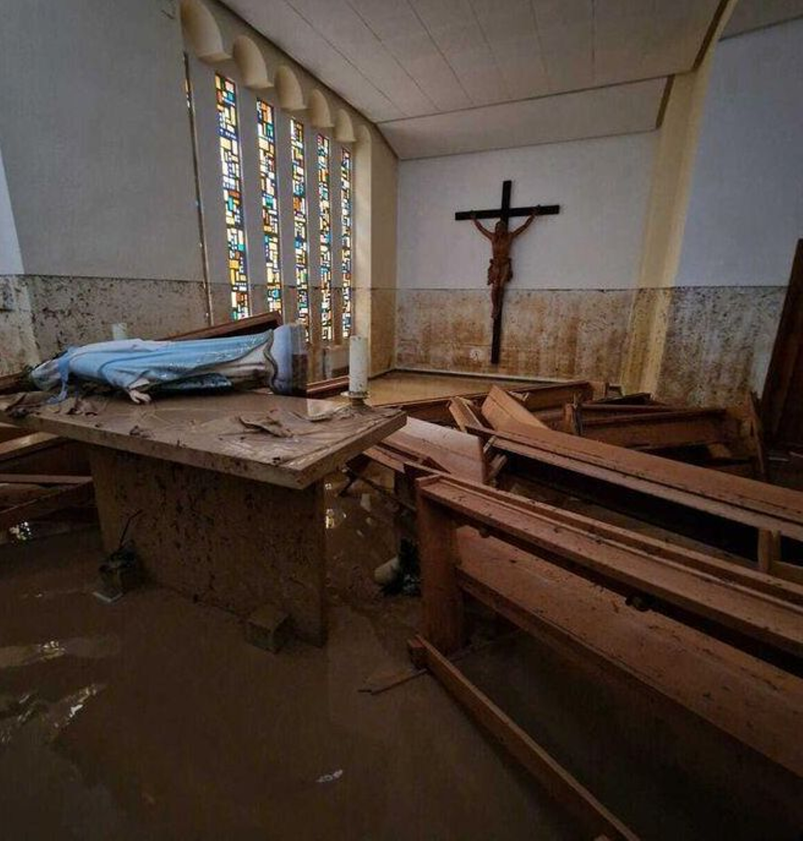 Parroquia de Paiporta tras la dana