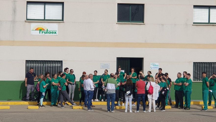 Trabajadores en huelga en la empresa Frutaex