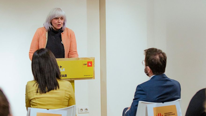 El preacuerdo de ERC y la CUP incluye una eléctrica pública, un plan piloto de renta universal y un nuevo "embate" al Estado