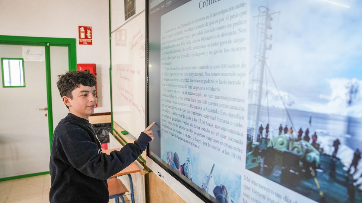 Alumnos del IES Rafael de la Hoz crean un periódico interactivo