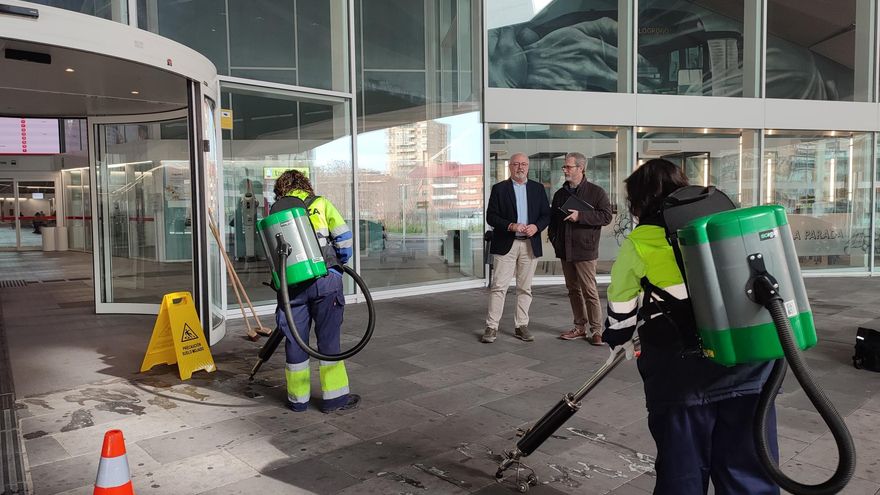 Campaña intensiva de limpieza de chicles: retirar cada uno cuesta 40 céntimos