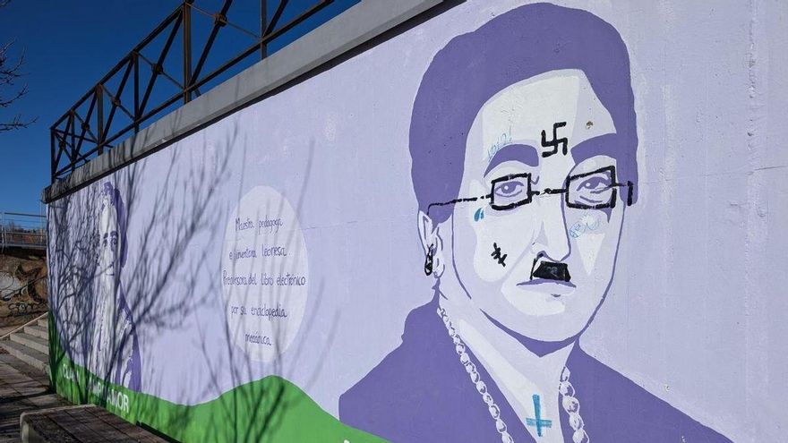 Vandalizado con simbología nazi el mural feminista de León con mujeres destacadas de la historia
