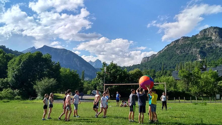 Álava, Bizkaia y Gipuzkoa ofrecen 4.112 plazas para las colonias de verano: precios, plazos y destinos para 2025