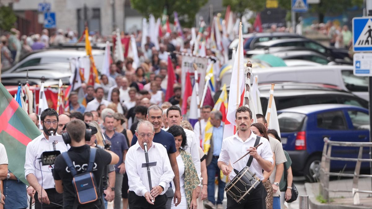 Políticos del PNV y EH Bildu de 180 municipios se unen en Bergara para reclamar "soberanía y derecho a decidir"