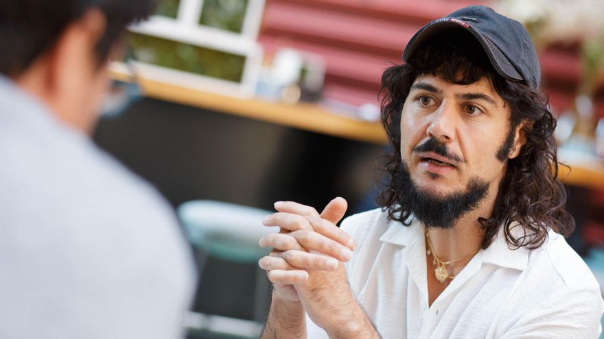 El autor teatral Paco Bezerra durante la entrevista en Madrid