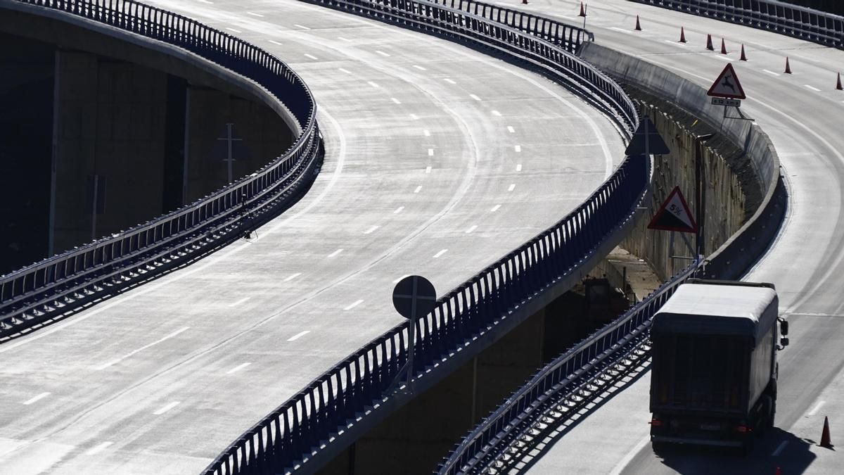 Nuevo viaducto de ‘El Castro’ de la autovía A-6 entre las comunidades de Castilla y León y Galicia.