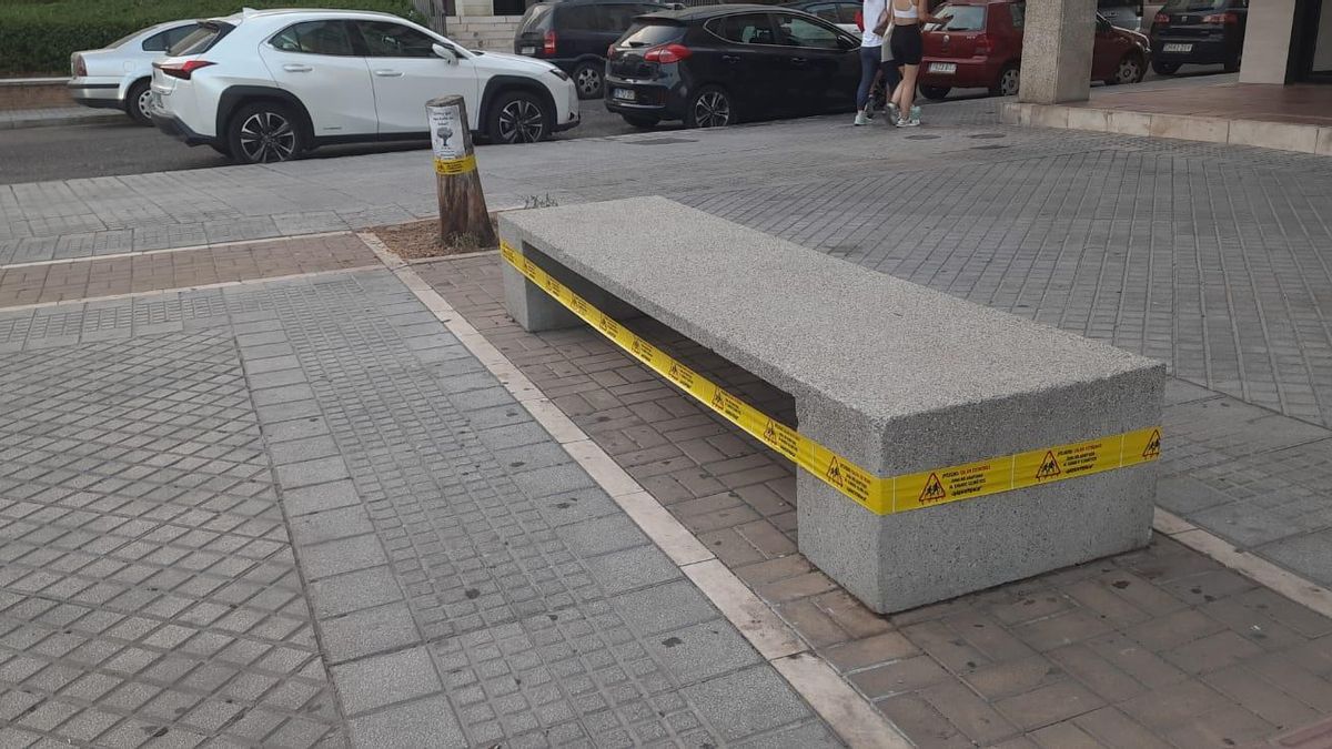 Cinta de advertencia de Greenpeace  en espacios sin árboles en Las Ollerías AAVV Malmuerta