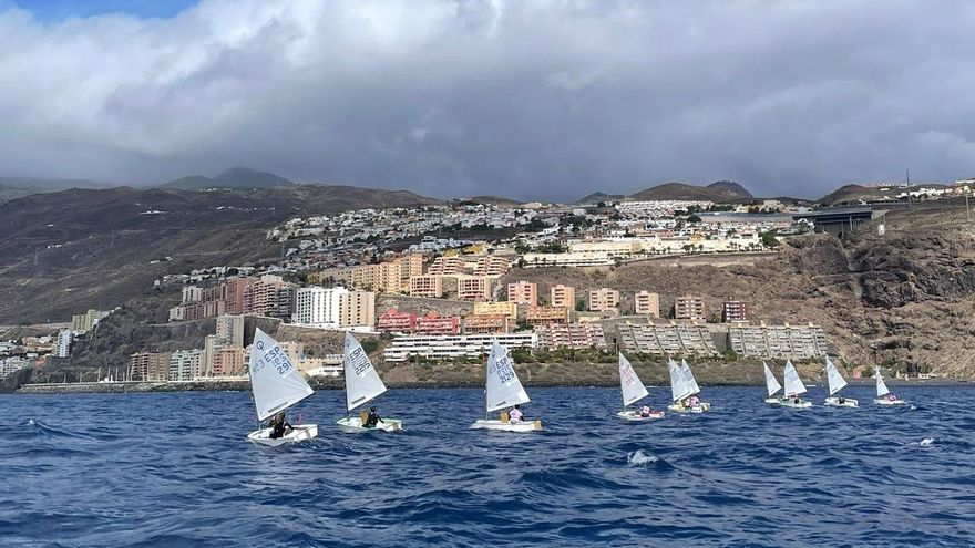 El equipo de Optimist del Club de Mar Radazul vuelve a la competición