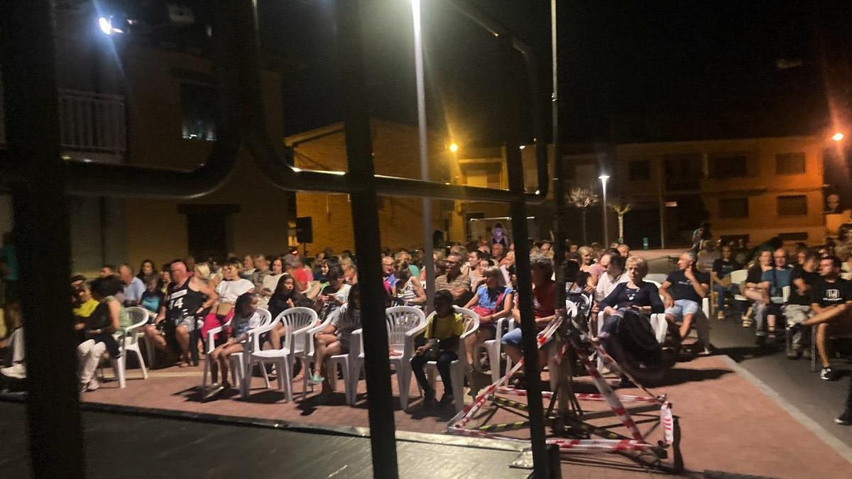 Público en el Festival SETIC de Teatro Intergeneracional de Villabalter.