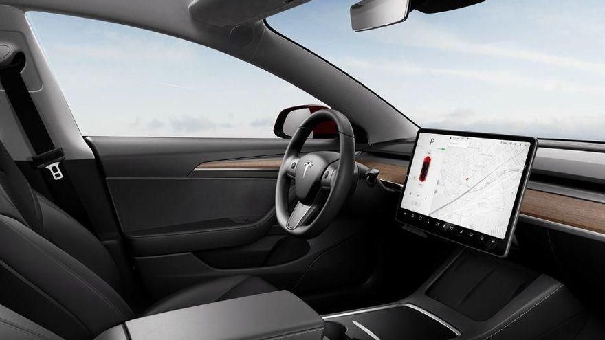 Cómo el Tesla de una mujer fue controlado a distancia (y utilizado para acosarla) por una expareja maltratadora