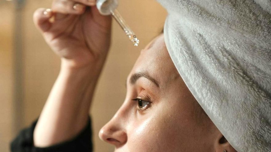 ¿Tiene algún efecto la vitamina C en los sérums para la piel?