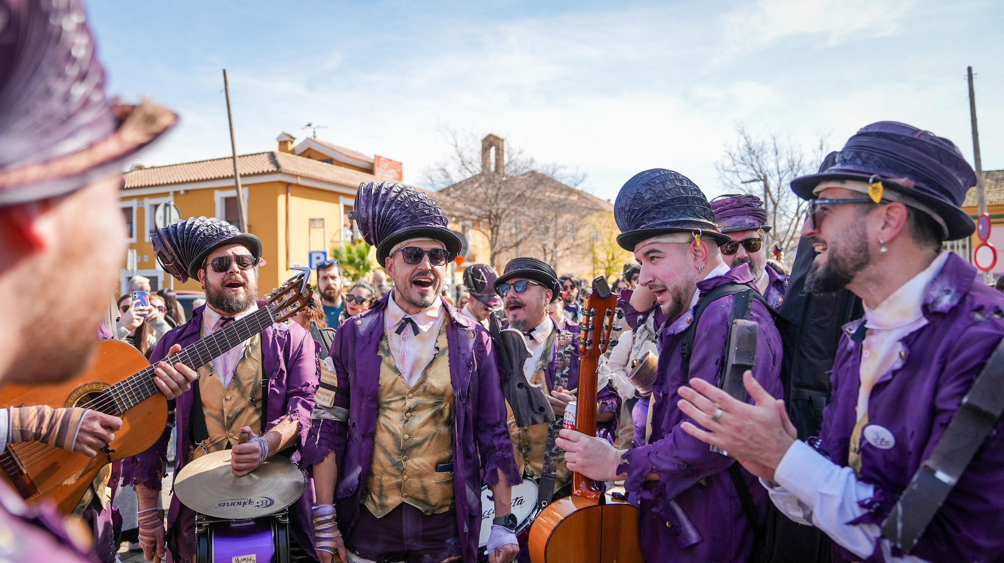 Pasacalles de Carnaval en el Puente Romano