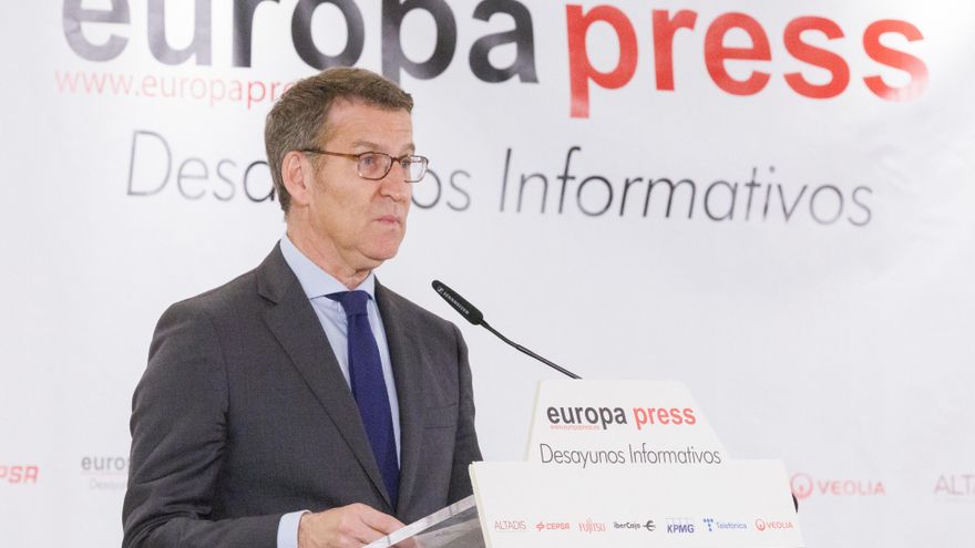 El presidente del PP, Alberto Núñez Feijóo, interviene durante un desayuno informativo de Europa Press, en el Hyatt Regency Hesperia Madrid, a 14 de marzo de 2023, en Madrid (España).