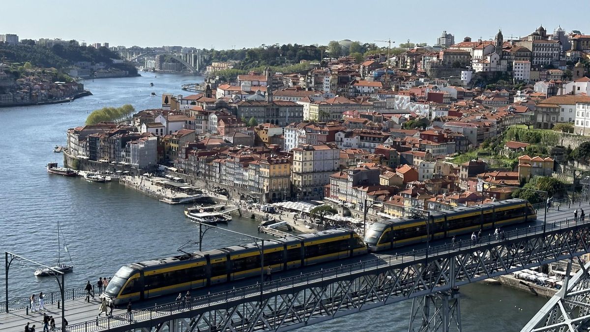 Oporto desde el mirador del Monasterio de la Sierra del Pilar. Desde aquí se disfruta de una puesta de sol alucinante.