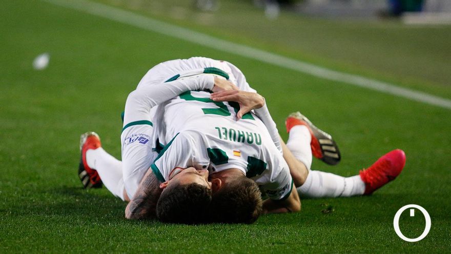 El Córdoba CF celebra el 2-1 contra el Linares