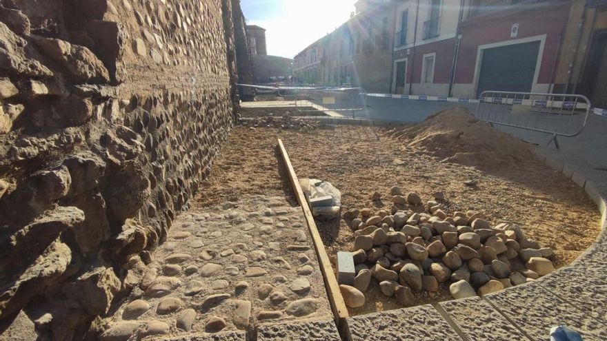 León prorroga la peatonalización de Los Cubos junto a la muralla hasta una semana antes de las elecciones