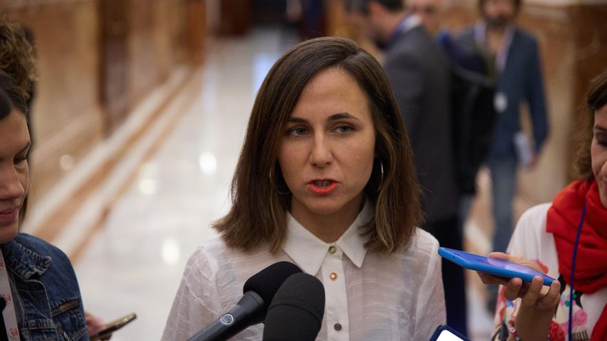 La secretaria general de Podemos, Ione Belarra, ofrece declaraciones a los medios a su salida de sesión de control al Gobierno, en el Congreso de los Diputados, a 18 de septiembre de 2024, en Madrid (España).