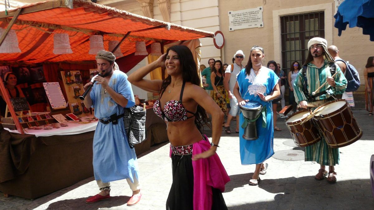 El Mercado Andalusí de Cádiz se ha erigido como una de las citas más esperadas del verano de la ciudad