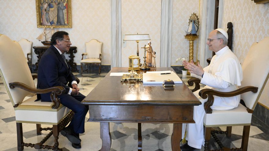 León XIV y Petro dialogan sobre el proceso de paz, las migraciones y el cambio climático