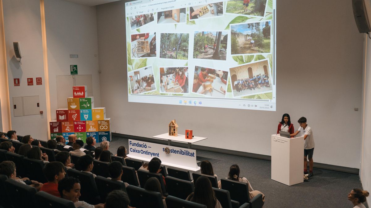 Actividad sobre sostenibilidad desarrollada por Caixa Ontinyent con niños.