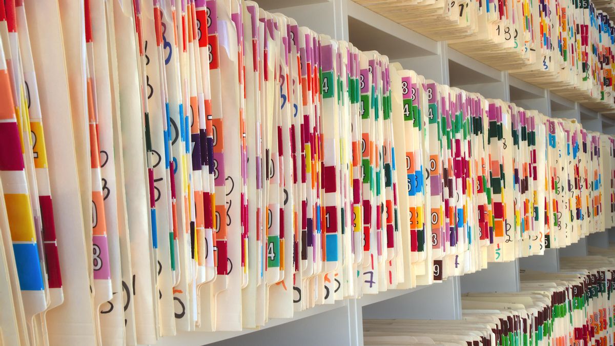 Los expedientes relacionados con la Ley de Dependencia en Murcia triplican el plazo contemplado en la ley para su resolución. ARCHIVO